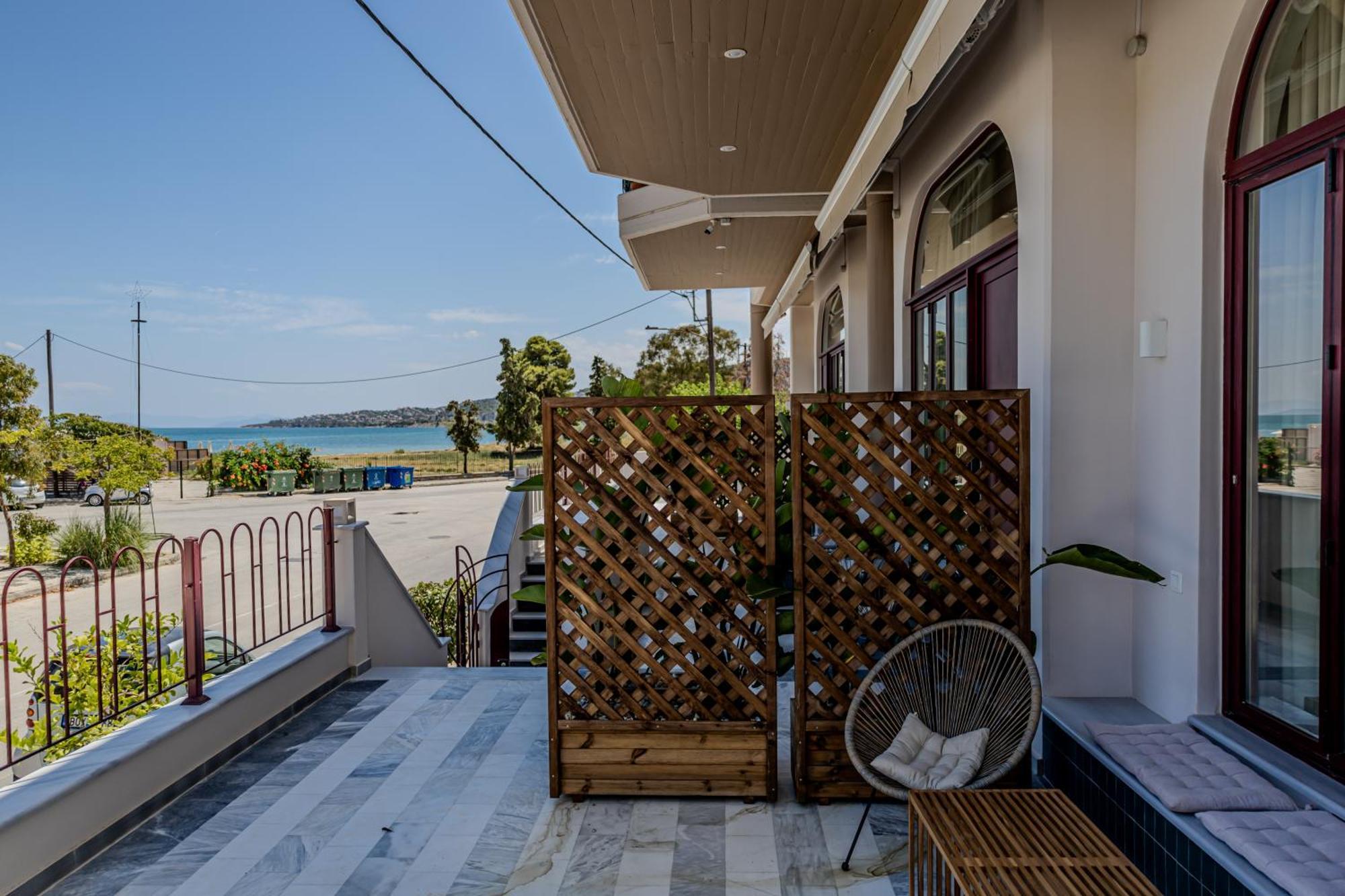 Take Me Here With A Sea View By Salt Apartments Волос Экстерьер фото